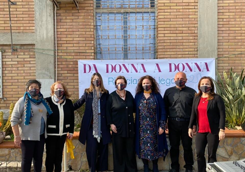 Stop alla violenza sulle donne: successo per il Flash Mob al Carcere di Fuorni